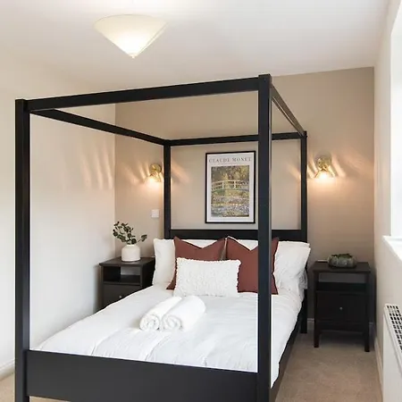 Apartment Newly Renovated 1-bed Flat \ Town Centre