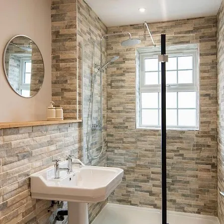 Apartment Newly Renovated 1-bed Flat \ Town Centre *