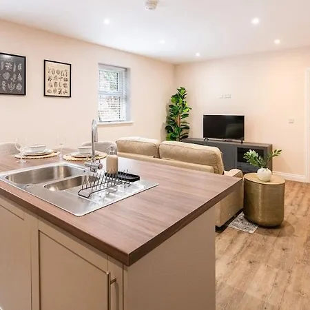 Newly Renovated 1-bed Flat \ Town Centre Apartment
