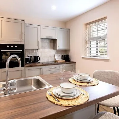 Newly Renovated 1-bed Flat \ Town Centre